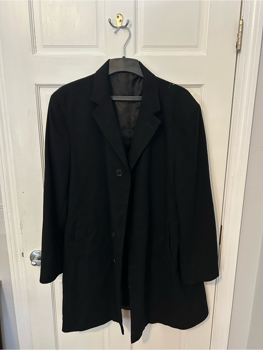 100% Pure Cashmere Mens Black Overcoat 46R Barneys New York Flaw